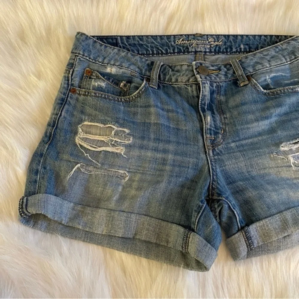 American Eagle For Aerie Shorts Women’s Size‎ 8 Distressed Blue Cuffed